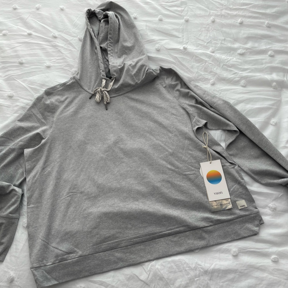 Brand new. Vuori pullover hoodie